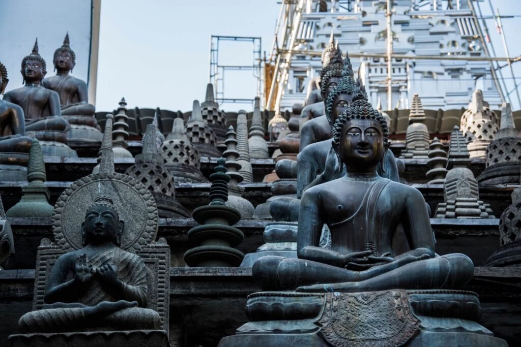 buddha-statues-and-small-stupas-in-gangaramaya-tem-2026-01-07-22-56-12-utc