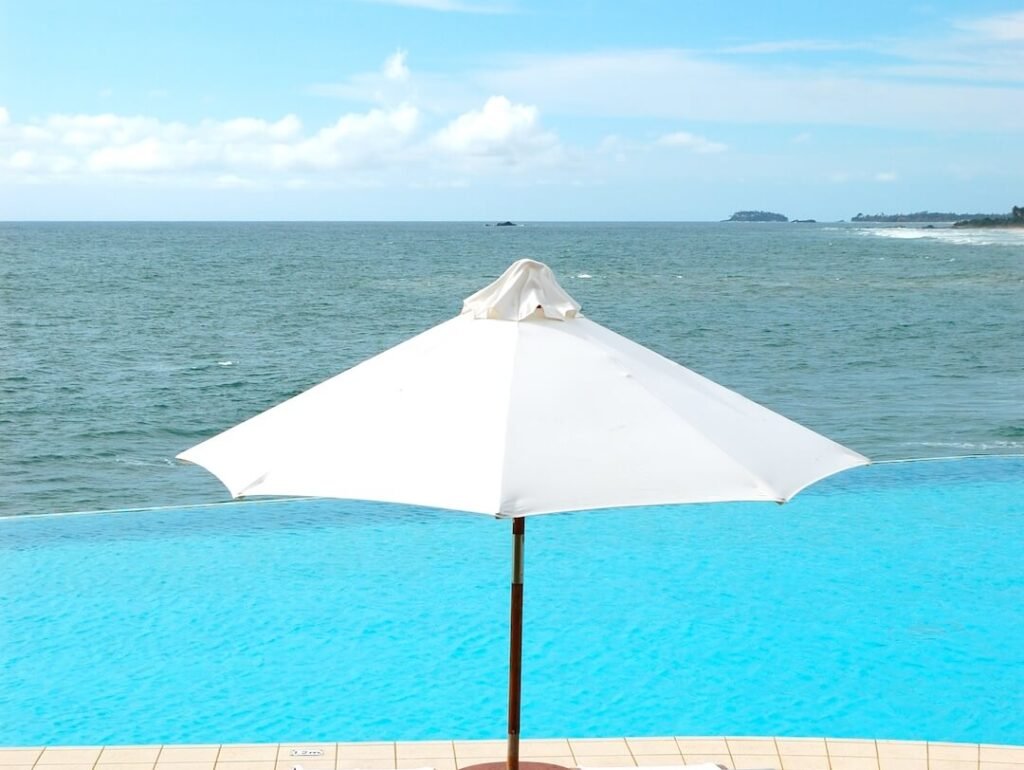 sunbeds-at-the-sea-view-swimming-pool-bentota-sr-2026-01-09-14-38-44-utc