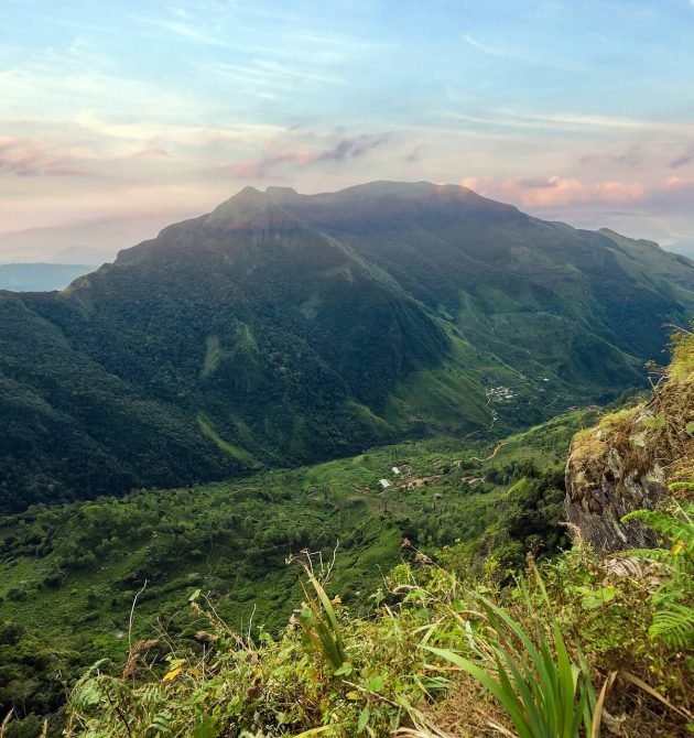 end-in-horton-plains-in-sri-lanka-popular-touris-2025-10-12-03-29-46-utc